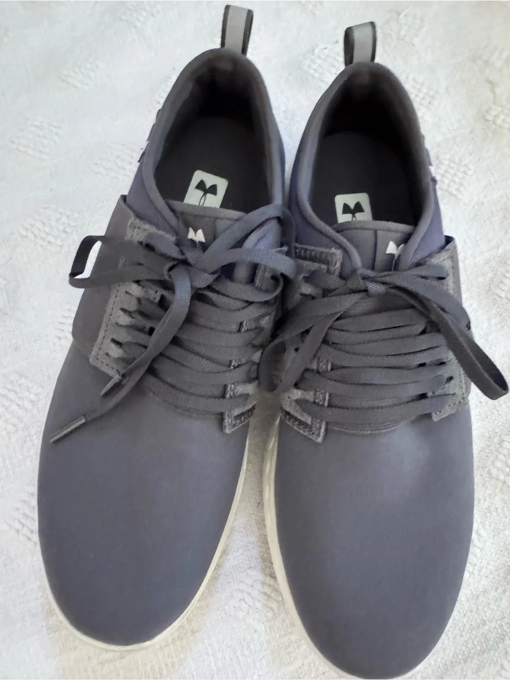 Under Armour Mens Siz 8 Charged 24/7 NU Sneakers Gray & White OB3
